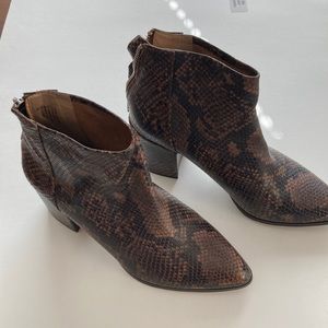 Steve Madden animal print leather fabric boots, Size 8